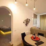Thea Luxury 4* Fira (Santorini)