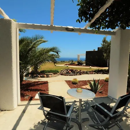 Thea Luxury Apartahotel Fira (Santorini)