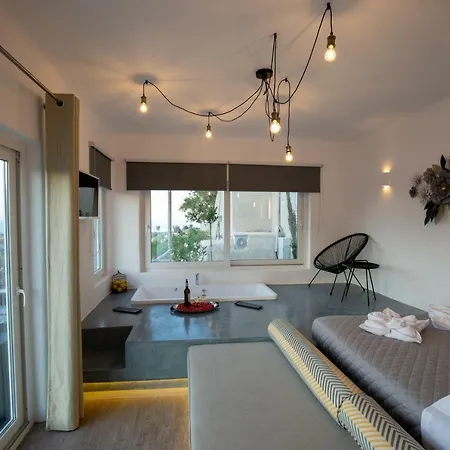Thea Luxury アパートホテル 4*