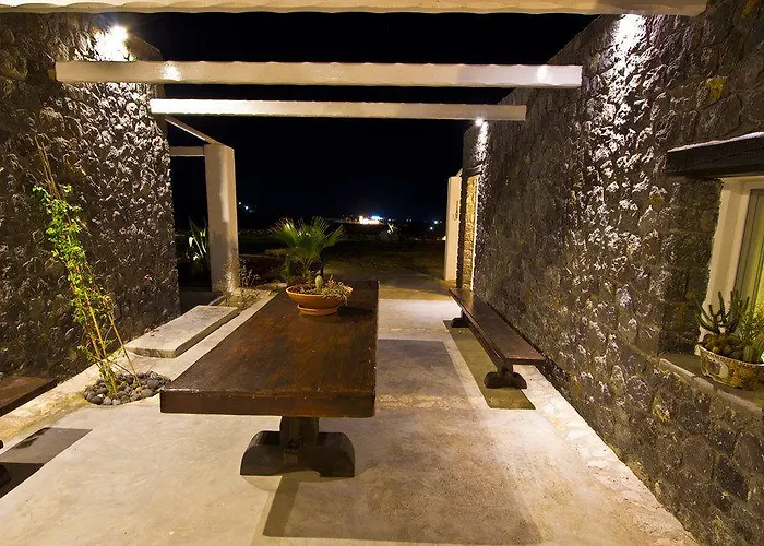 Thea Luxury Fira (Santorini)