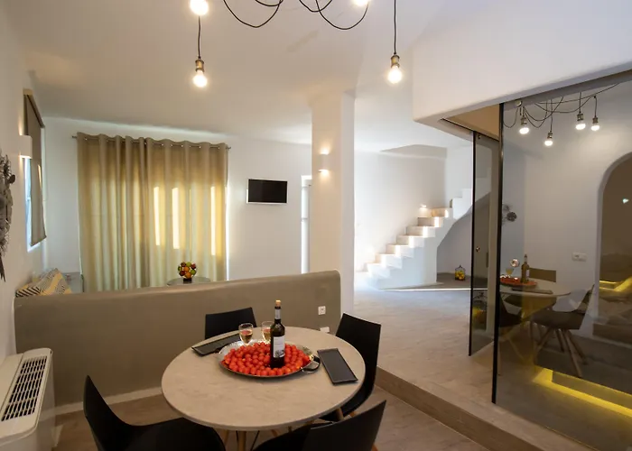 Thea Luxury Fira (Santorini)